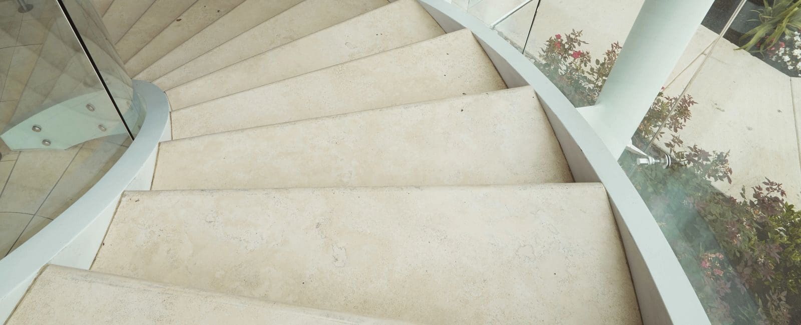 https://englishmarbleandgranite.com/wp-content/uploads/2024/06/66771fe5d2e1a_travertine-steps.jpg